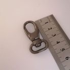 Karabiner 15 MM , kisfejű csepp , fekete nikkel