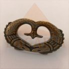 Disz , vasalapú , sárga antik ,  32,6 mm x 17,5 mm x 3,8 mm ,  lábhossz 9 mm