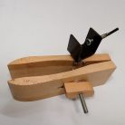 Asztali csikó , bőr varráshoz,jobbra hajló