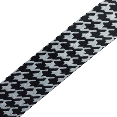 Matt 50 mm x 3 mm szövött heveder ,fekete-fehér tyúkláb mintás