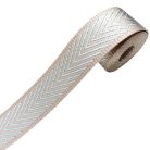 Sima fényes 40 mm x 3 mm szövött szatén heveder , bézs-ezüst halszálka mintás