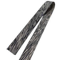   Sima fényes 40 mm x 3 mm  kétoldalas ,szövött szatén heveder , homok-fekete faerezet mintás