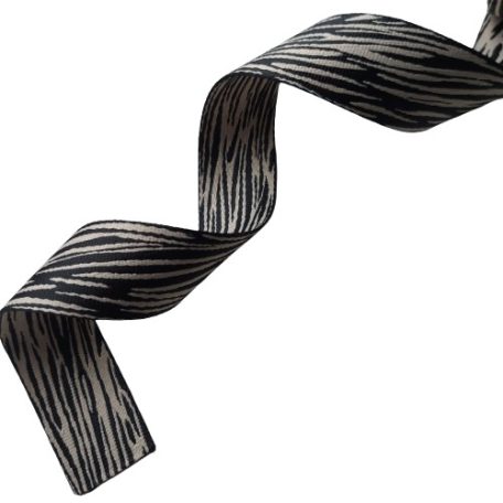 Sima fényes 40 mm x 3 mm  kétoldalas ,szövött szatén heveder , homok-fekete faerezet mintás