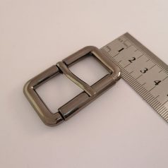 40 MM zamak pergős csat , fekete nikkel