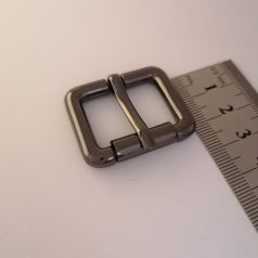 30 MM zamak pergős csat , fekete nikkel